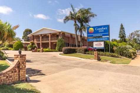 Entrance from Ruthven Street
 - Comfort Inn Glenfield