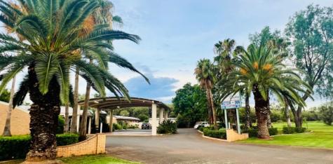 Front facade
 - Mulga Country Motor Inn