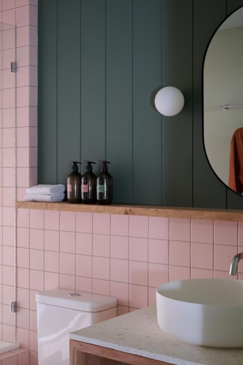 Bathroom Details River Drive Motel
 - River Drive Motel