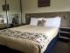 Motel Spa Apt
 - Adina Place Motel Apartments
